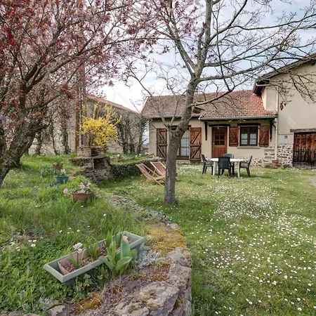 Сasa de vacaciones Chaleureux Avec Cheminee, Grande Terrasse, Jeux Pour Enfants Et Promenades A Dos D'anes - Fr-1-496-283 *