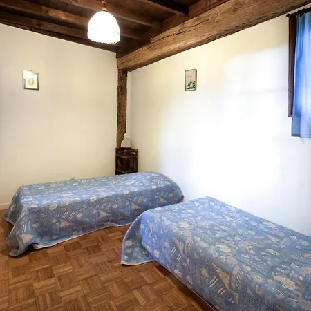 Chaleureux Avec Cheminee, Grande Terrasse, Jeux Pour Enfants Et Promenades A Dos D'anes - Fr-1-496-283