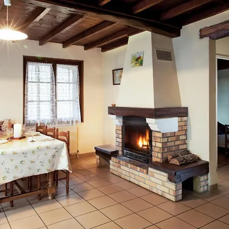 Chaleureux Avec Cheminee, Grande Terrasse, Jeux Pour Enfants Et Promenades A Dos D'anes - Fr-1-496-283 Сasa de vacaciones