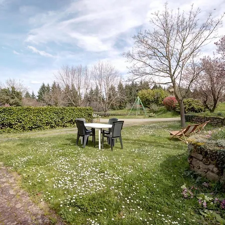 Chaleureux Avec Cheminee, Grande Terrasse, Jeux Pour Enfants Et Promenades A Dos D'anes - Fr-1-496-283 * Saint-Médard-en-Forez